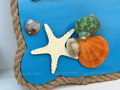 Bảng treo chủ đề biển Beach Life sao gỗ [Dây thừng - Vỏ ốc thật] KT24x22cm BTC-BIEN-04